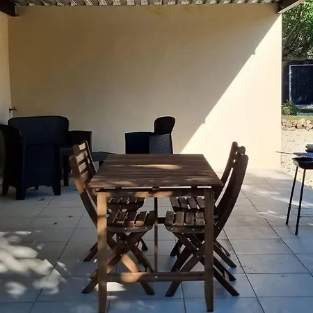 T2 Terrasse Couverte Proche Pont Du Gard Et Uzes Pouzilhac Exterior photo