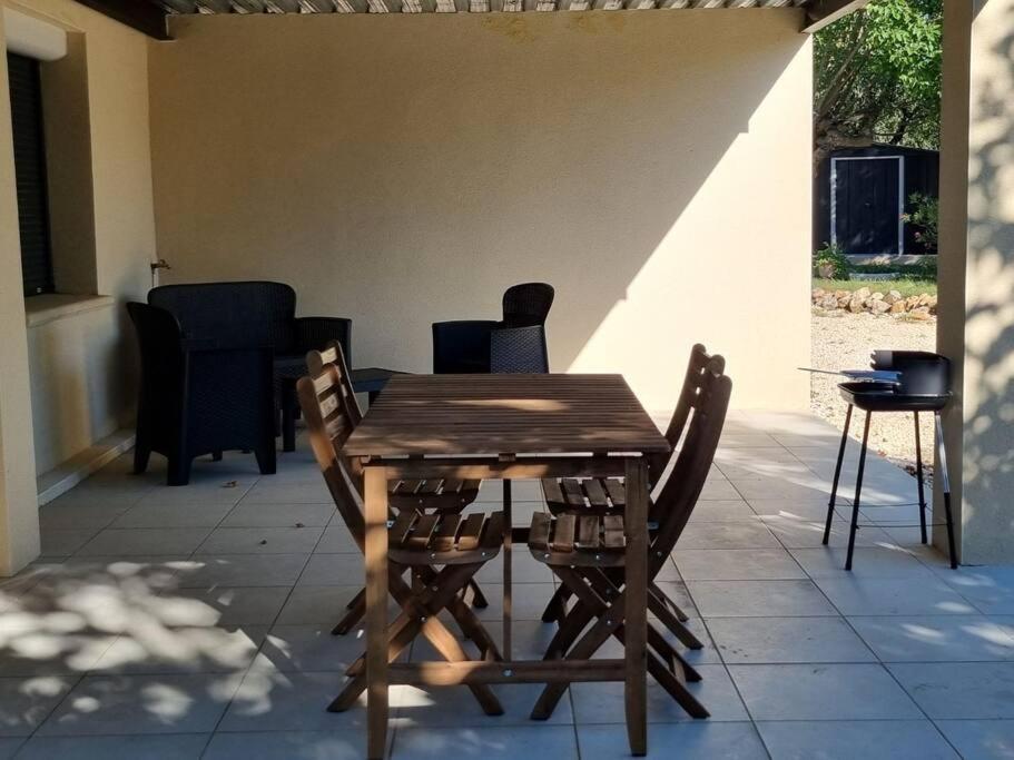 Apartment T2 Terrasse Couverte Proche Pont Du Gard Et Uzes Pouzilhac